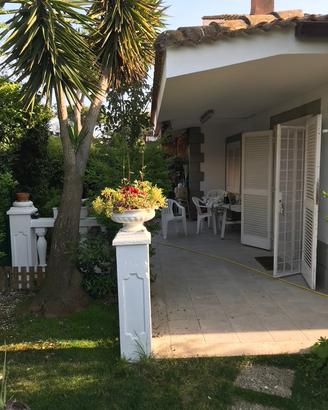 Villetta a Marina di San Nicola con Ampio Patio e