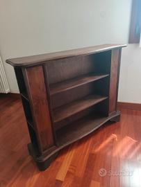 Libreria bassa a giorno antica