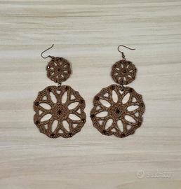 Orecchini in pizzo ricamati