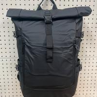 Zaino roll top in materiale impermeabile