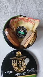 Set 2 spazzole + crema + panno + calzascarpe