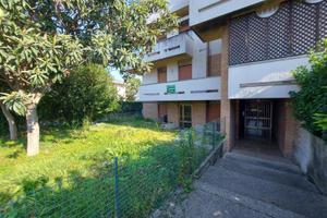 APPARTAMENTO SU DUE LIVELLI CON GIARDINO