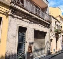 Casa singola al centro di giarre con garage