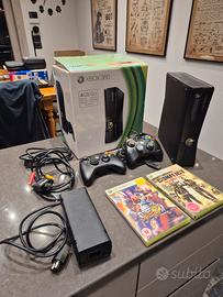 XBOX 360 completa con 2 controller e 2 giochi