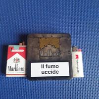 2 accendini più portasigarette Marlboro 