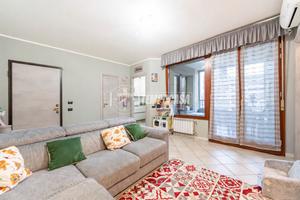 GRAZIOSO BILOCALE DI 75 MQ CON TERRAZZO!