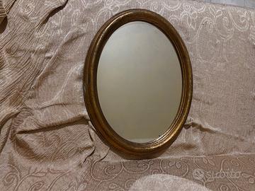 Specchio ovale di legno