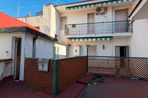 Stabile con N.2 unità immobiliari