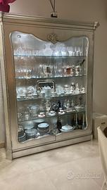 Vetrina in legno foglia argento e cristallo