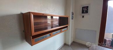 mobile pensile con vetrinetta