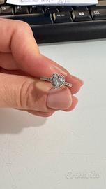 Anello cuore oro bianco