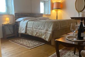 Rustico di tre piani