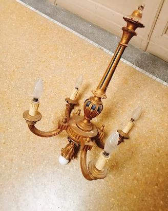 lampadario in legno in foglia d'oro