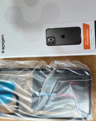 Cover iPhone 12 / 12 Pro Spigen