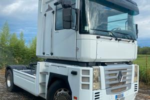 Trattore stradale Renault Magnum 480
