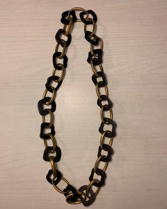 Collana con anelli di metallo brunito
