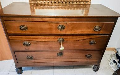 antica cassettiera in noce, restaurata