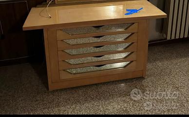 Mobile legno. Colore rovere. Molto bello.