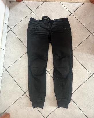 Pantalone moto con proteioni dainese