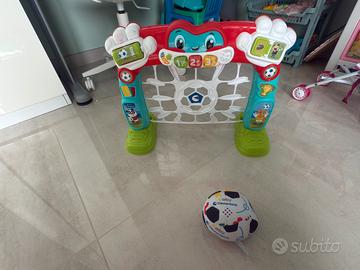 Clementobi baby tira e segna goleador