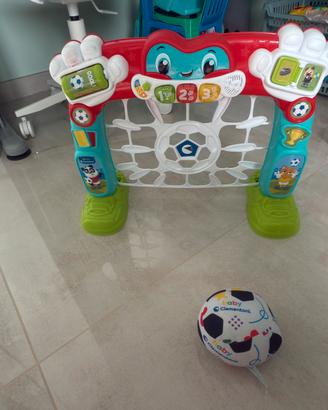 Clementobi baby tira e segna goleador