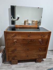 Como' e tavolo antico