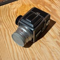 Hasselblad 500cm con zeiss planar 80 2.8