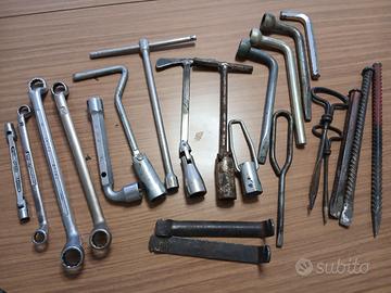 Kit n. 22 Attrezzi di vario genere