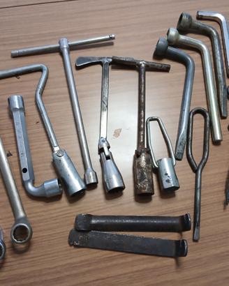 Kit n. 22 Attrezzi di vario genere