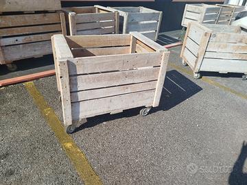 casse con ruote in legno vecchie