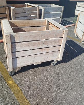 casse con ruote in legno vecchie