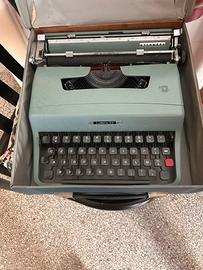 Macchina da scrivere OLIVETTI LETTERA 22