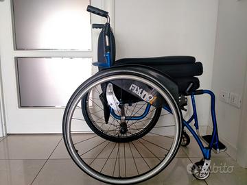 CARROZZINA ULTRALEGGERA +cuscini (consegnabile)