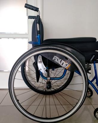 CARROZZINA ULTRALEGGERA +cuscini (consegnabile)