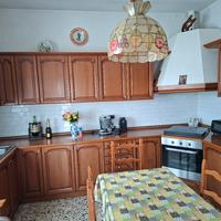 Cucina in ciliegio con possibilità di tavolo allun