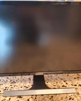 Schermo Samsung 4 k e mini pc