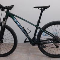 trek marlin 7 M - specialized mtb scott  orbea 