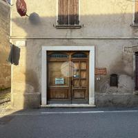 NEGOZIO A CAVRIANA