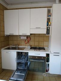 CUCINA bianca completa di elettrodomestici