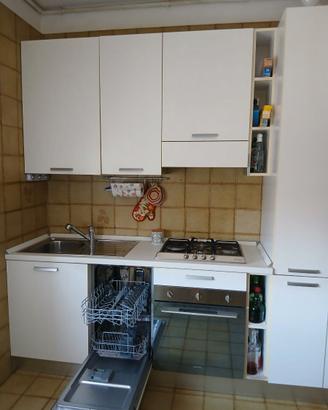 CUCINA bianca completa di elettrodomestici