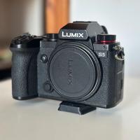 Panasonic LUMIX S DC-S5 mirrorless full frame