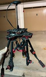 Drone con telaio richiudibile DJI