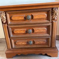 ✨ Coppia di comodini in legno in stile classico, e