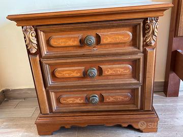 ✨ Coppia di comodini in legno in stile classico, e