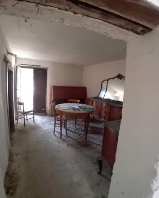 Casa indipendente con garage e cortile