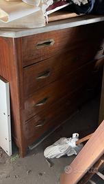 Comò in legno con piano in marmo