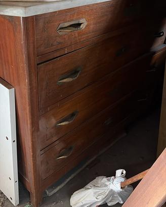 Comò in legno con piano in marmo