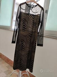 vestito con disegno dorato