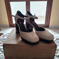 Scarpe con tacco verniciate