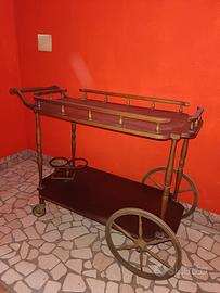 Carrello porta bevande e cibo